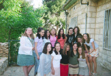 shabat_girls.jpg (60768 bytes)